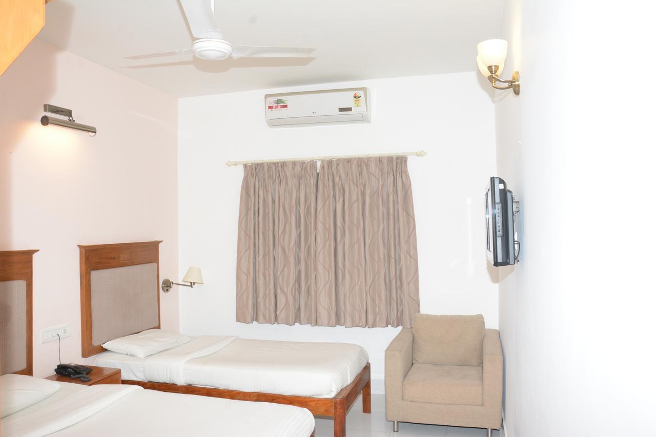 Sai Towers Hotel Puttaparthi Eksteriør billede