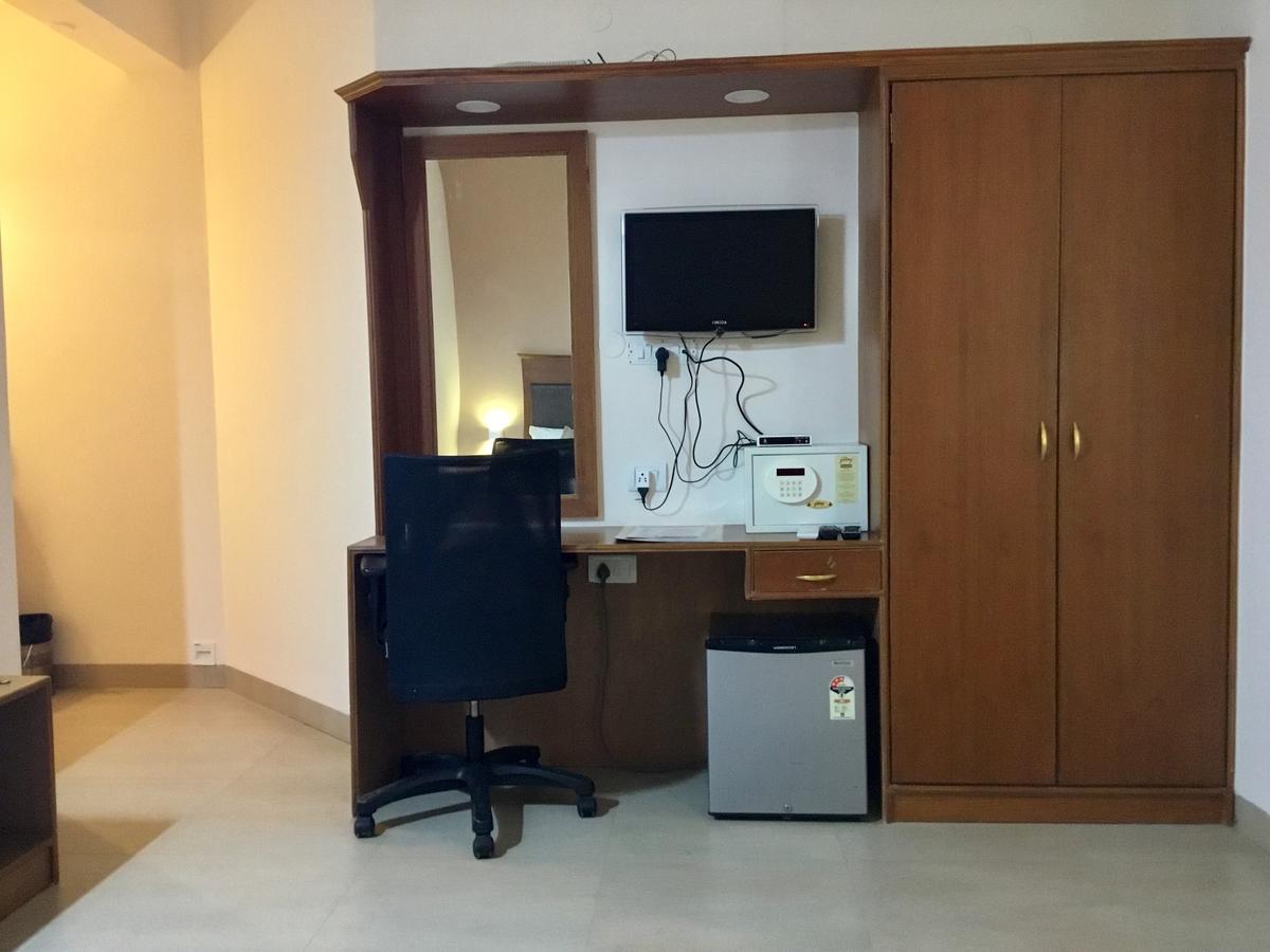 Sai Towers Hotel Puttaparthi Eksteriør billede