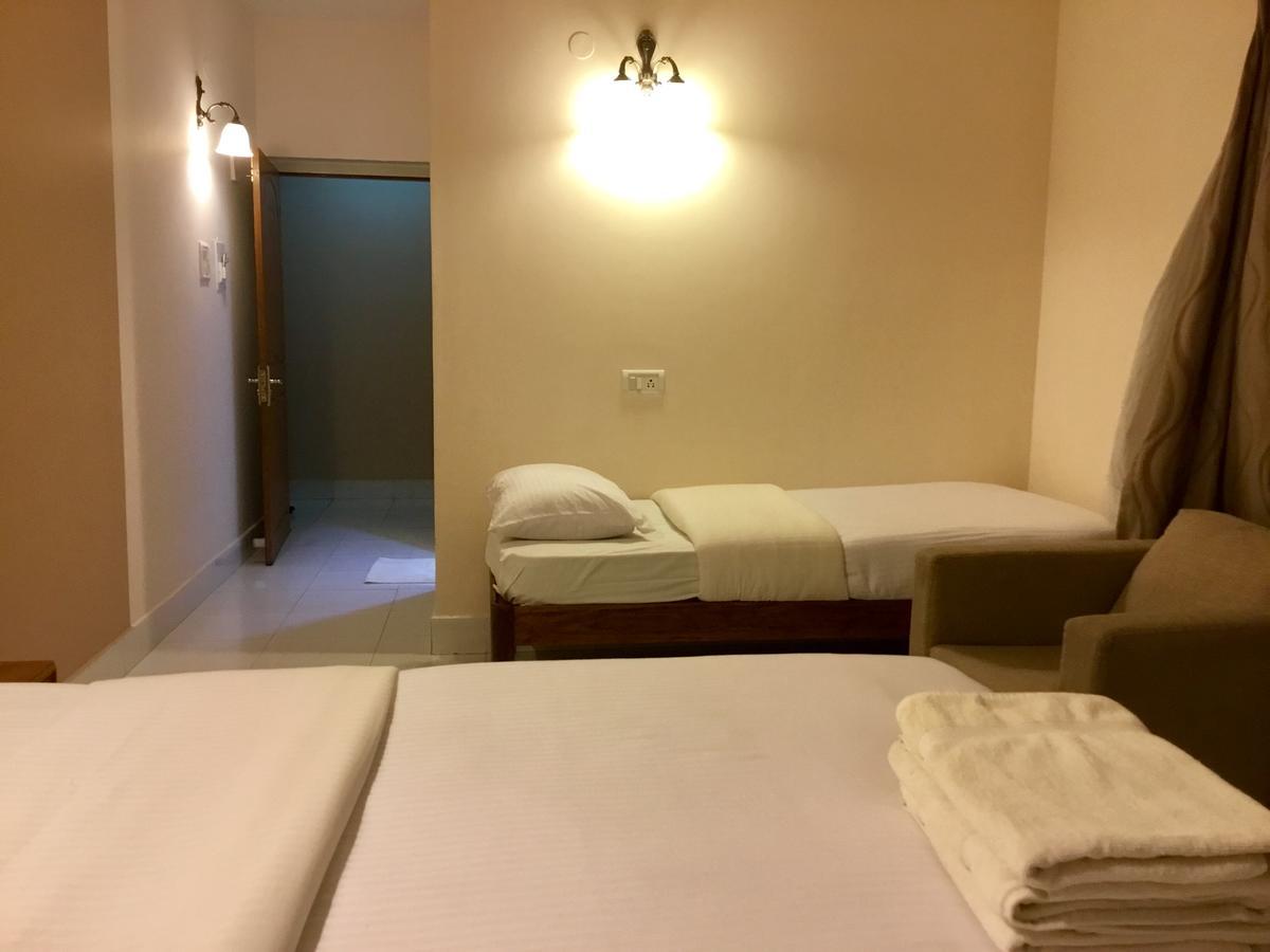 Sai Towers Hotel Puttaparthi Eksteriør billede