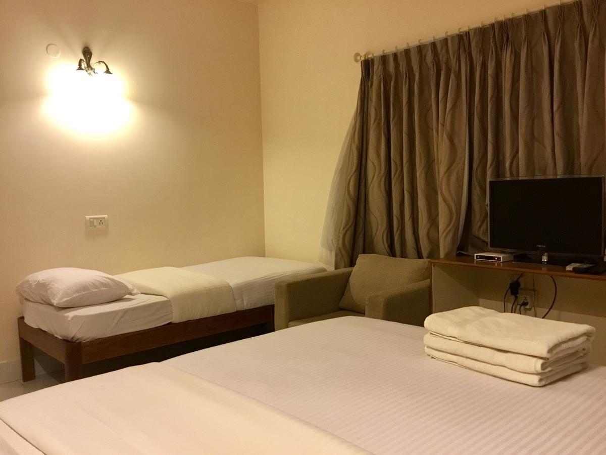 Sai Towers Hotel Puttaparthi Eksteriør billede