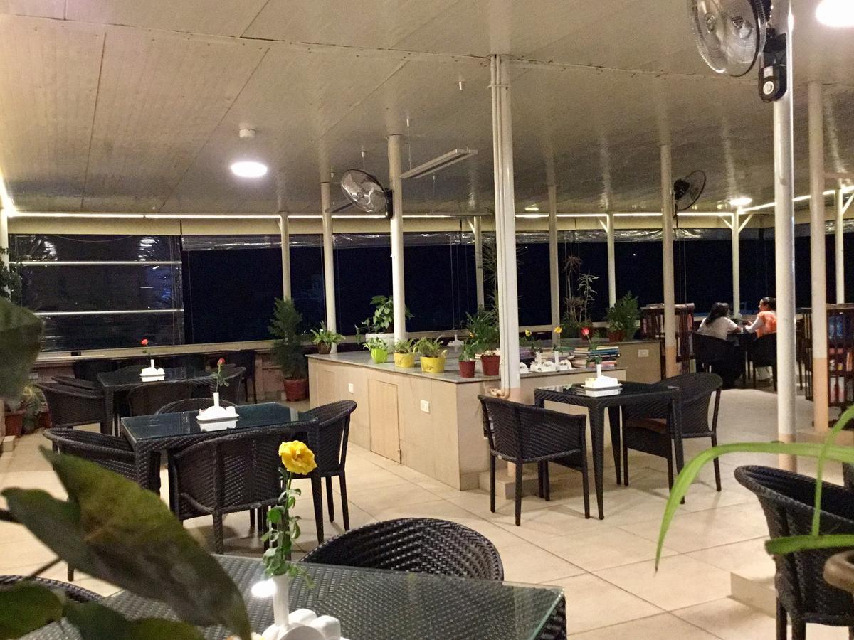 Sai Towers Hotel Puttaparthi Eksteriør billede