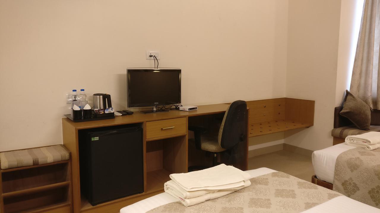 Sai Towers Hotel Puttaparthi Eksteriør billede