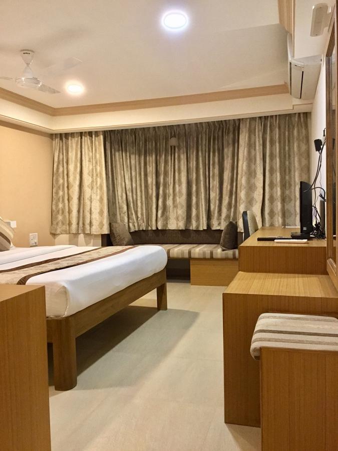 Sai Towers Hotel Puttaparthi Eksteriør billede