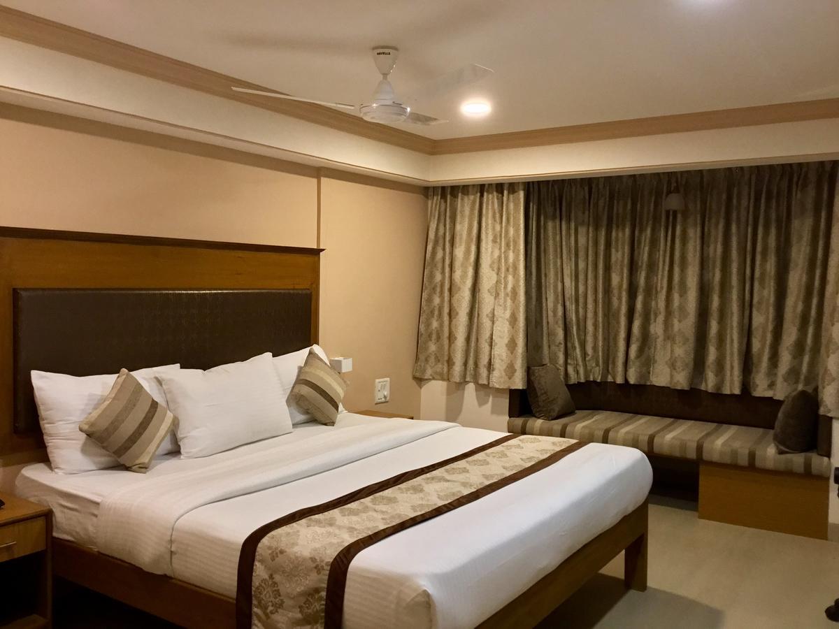 Sai Towers Hotel Puttaparthi Eksteriør billede